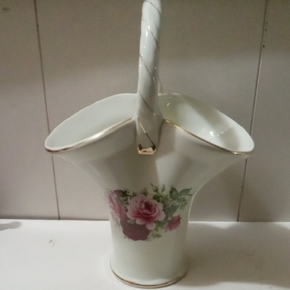 Floral Porcelain victorian rose Basket with Gold Trim